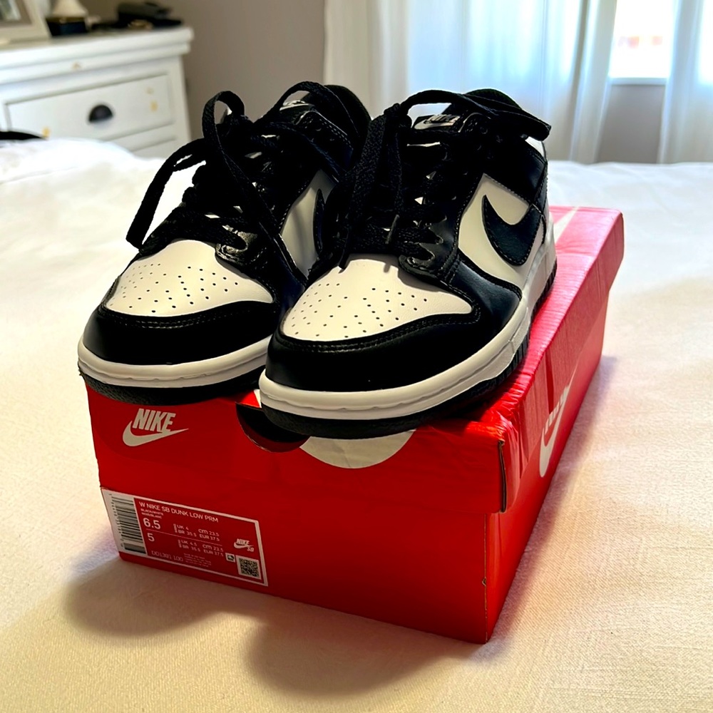 Nike Panda Low Dunks 🐼